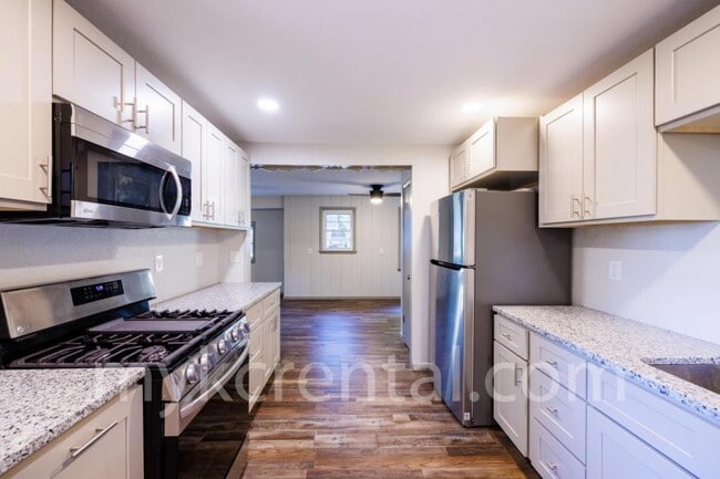 Building Photo - 7915 W 59th Terrace