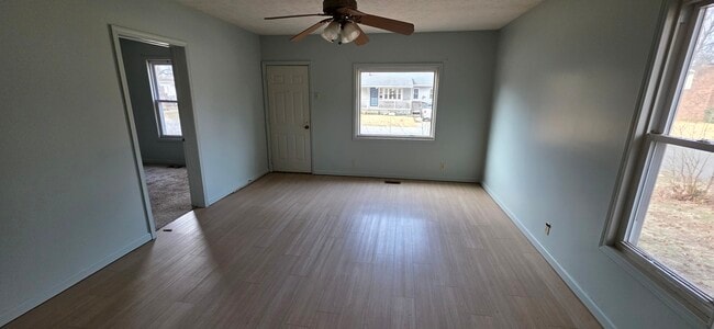 Building Photo - 520 N 21 St - Herrin