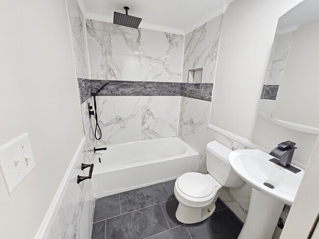 Building Photo - COMPLETELY RENOVATED 4 Bedroom/2 Bath Harv...