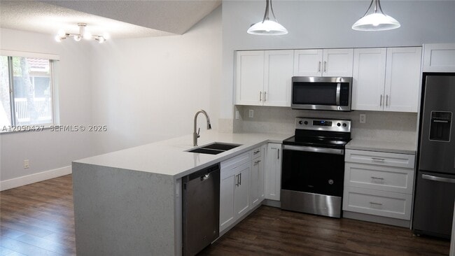 Building Photo - 832 NW 92nd Ave