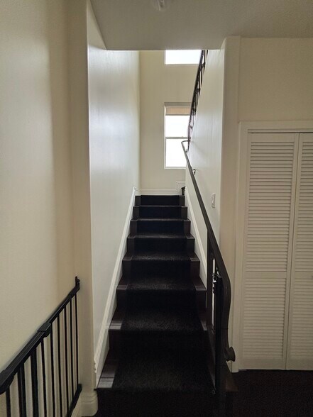 Stairs - 5960 Balcom Ave