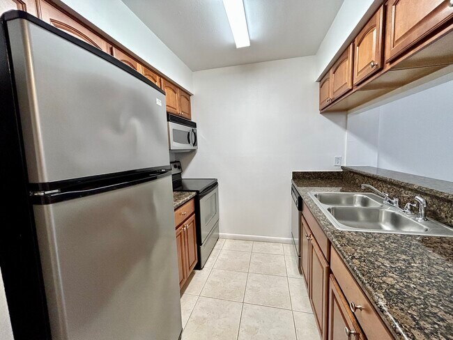 Building Photo - 5440 S MacDill Ave