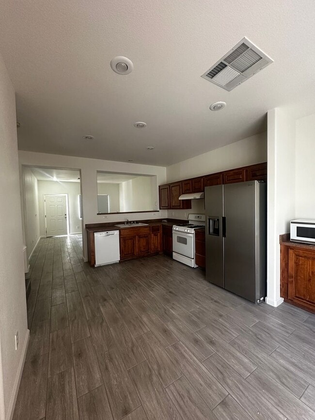 Building Photo - 3 Bedroom Home in the SW!