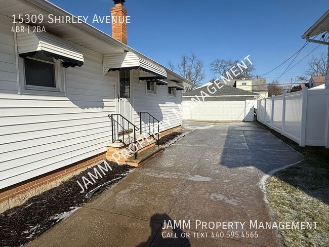 Building Photo - Beautiful 4-bedroom, 1 and a half bathroom...