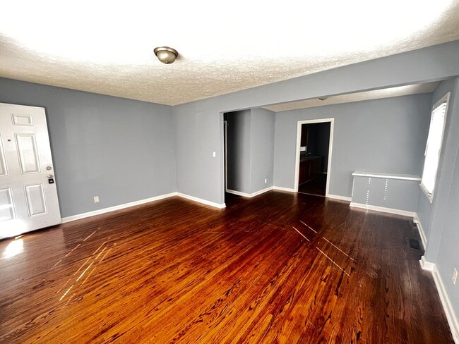 Building Photo - 2 Bedroom Home Dixie High Way