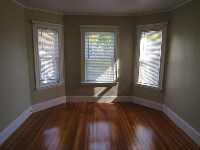 Building Photo - 36 Standish St