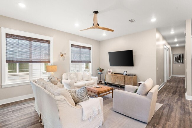 Building Photo - 156 Summer Breeze Ln