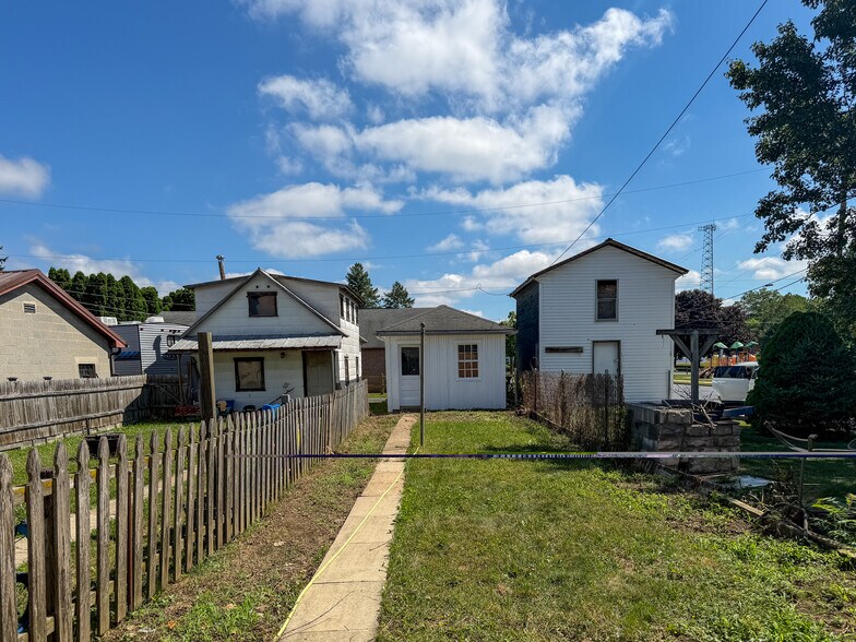Building Photo - 403 Spruce St