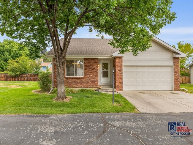 Primary Photo - Spacious Single-Family Home - Lawn & Snow ...