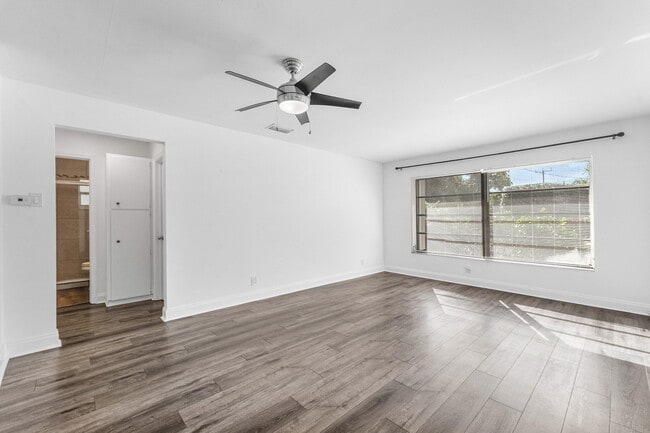 Building Photo - 500 NE 48th St