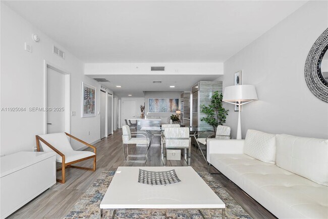 Building Photo - 460 NE 28th St