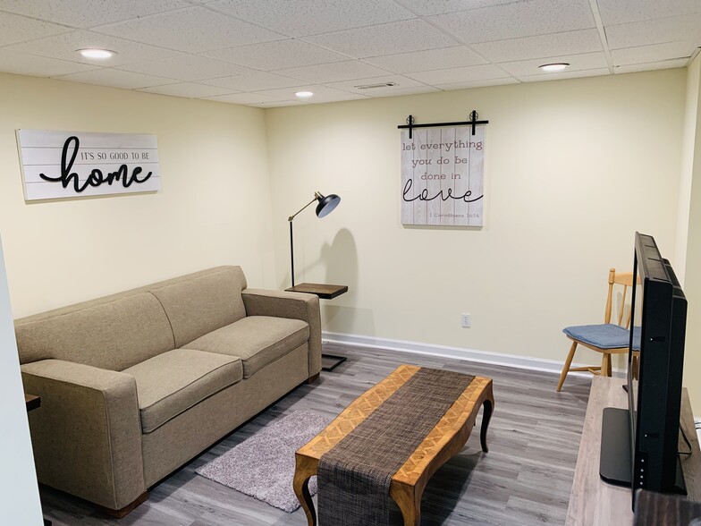 Comfy sleeper sofa 1 - 2337 Ashmel Ct SW