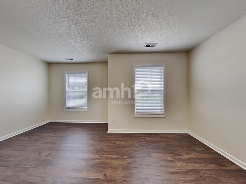 Building Photo - 3605 Enduring Freedom Dr