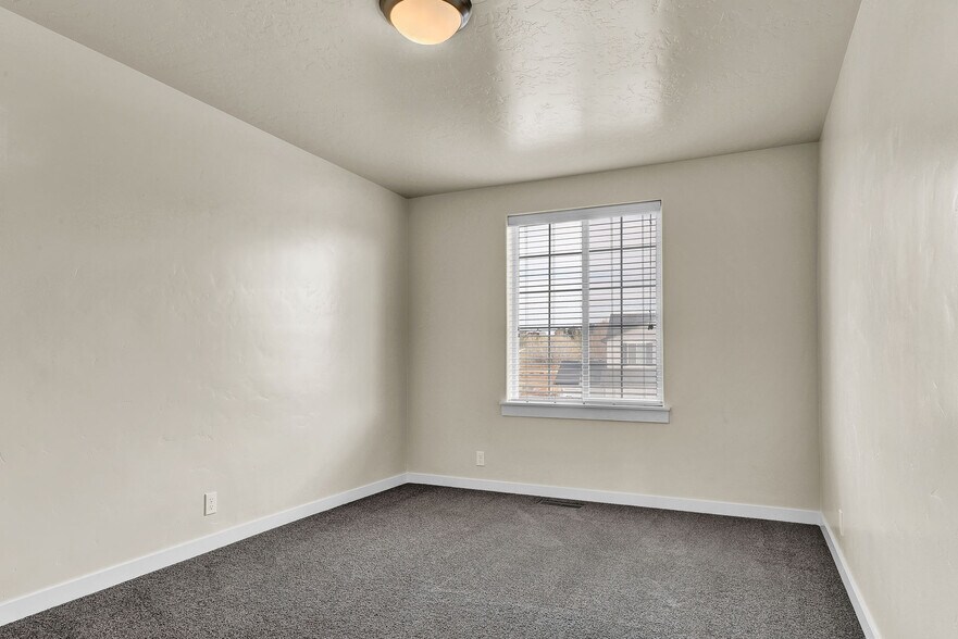 Building Photo - 1633 Placerville St