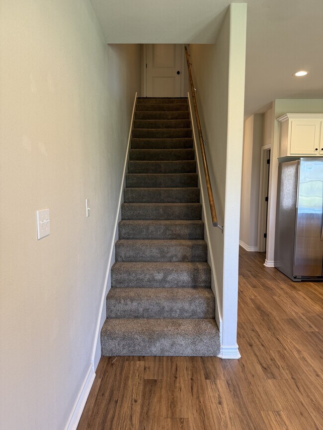 Building Photo - 5670 Shadowbend Cir N