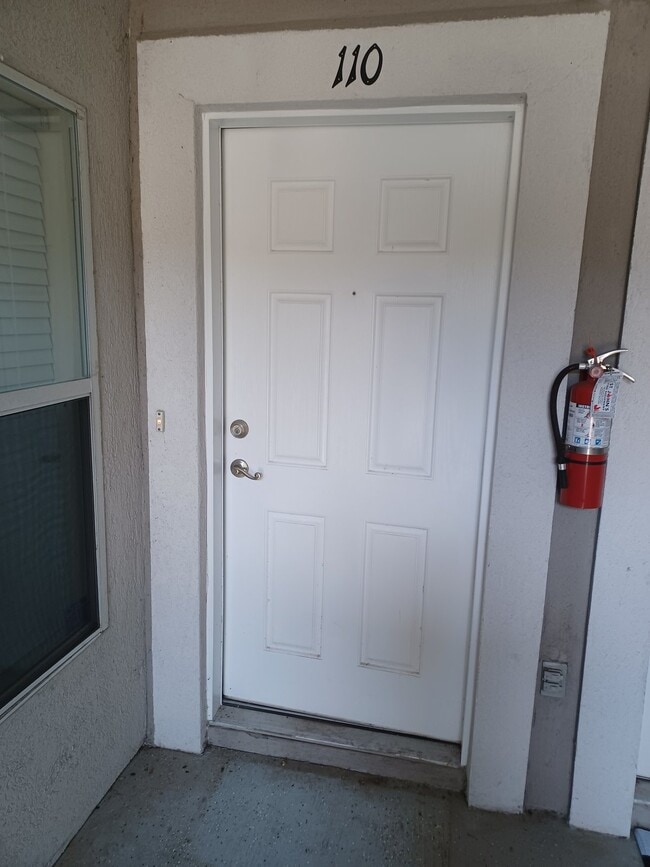 Building Photo - "$500 MOVE-IN SPECIAL! - Beautifully Updated 2/2 Condo in Gated Southside Neighborhood!"