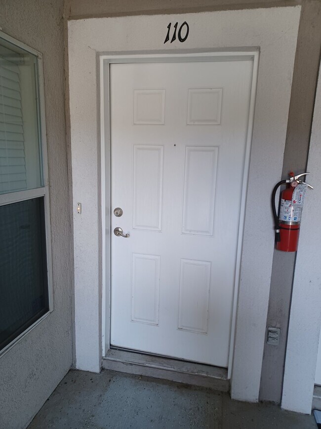 Building Photo - "JULY RENT FREE! - Beautifully Updated 2/2 Condo in Gated Southside Neighborhood!"