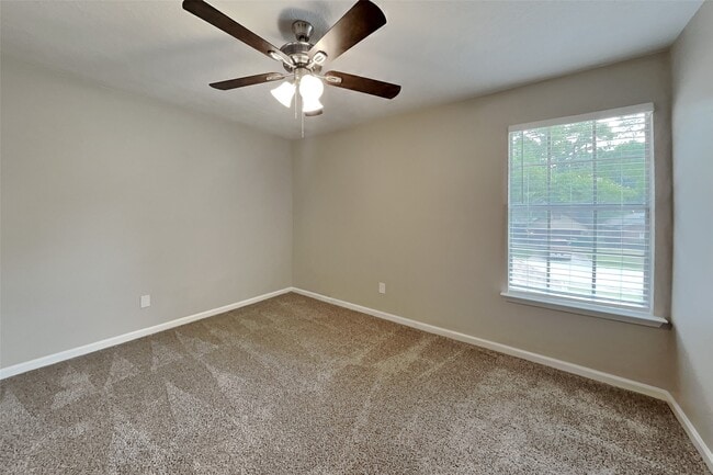 Building Photo - 64 Hickory Oak Dr