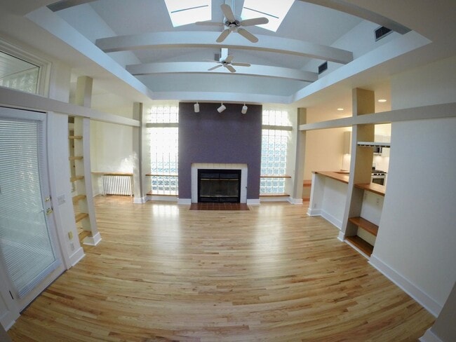 Building Photo - 5444 Claybourne St