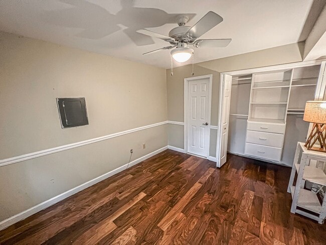 Building Photo - Bright And Relaxing 2 Bed 2 Bath Partially Furnished Home in Beautiful Franklin Farm Foundation