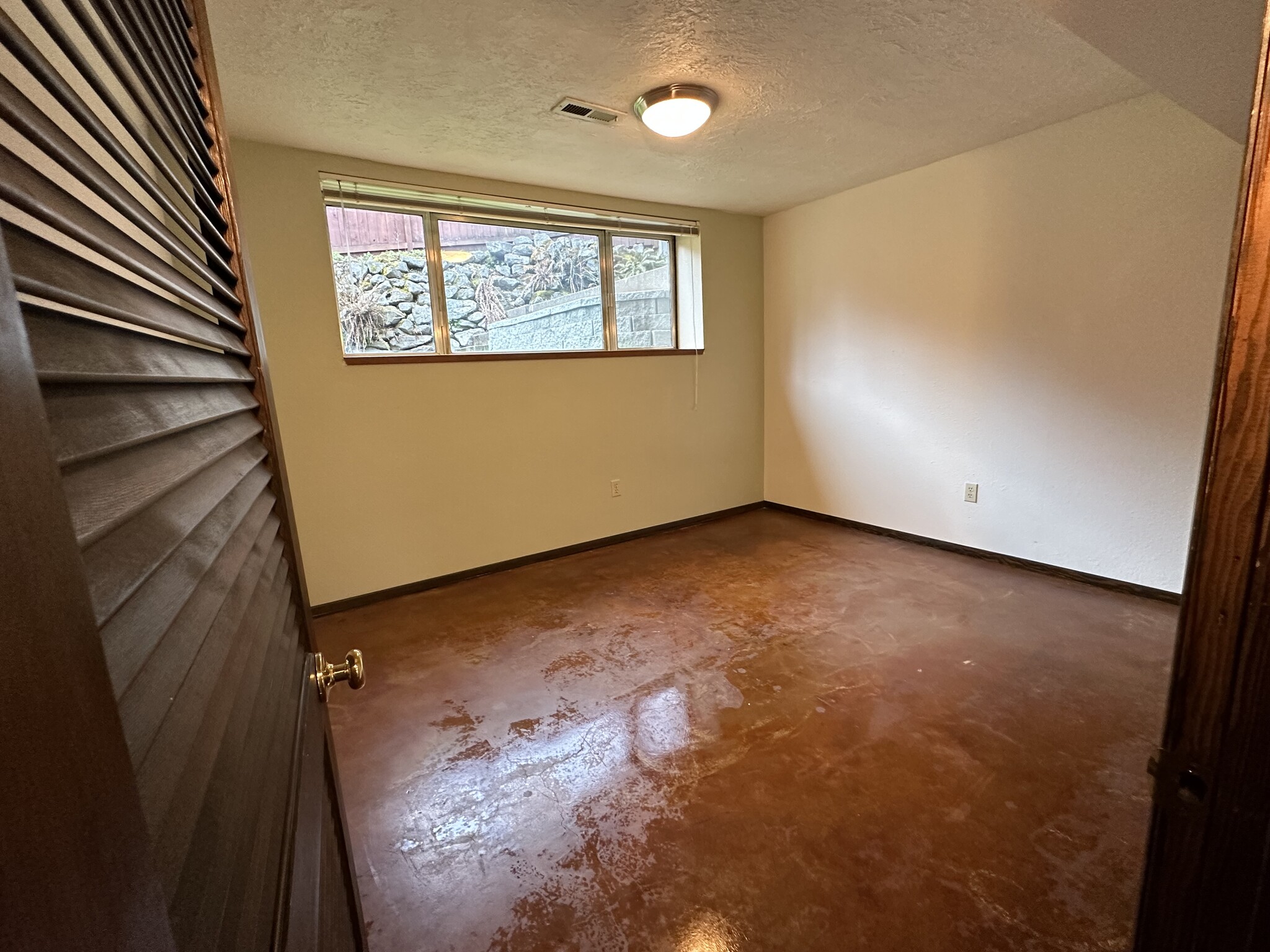 Building Photo - 8617 SW 49th Ave
