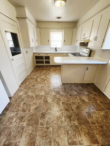 Building Photo - 1607 NW Smith Ave