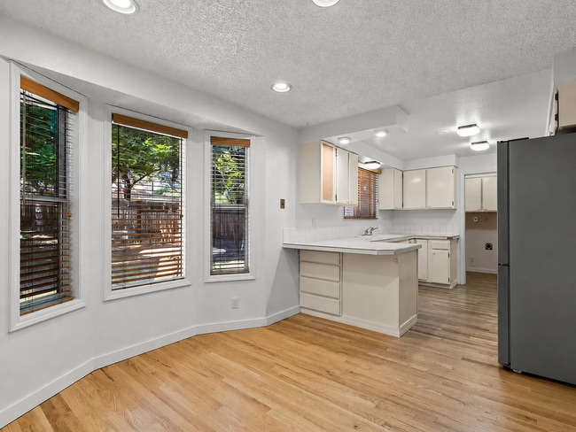 Building Photo - Home Sweet Home in Exclusive Warm Springs Mesa