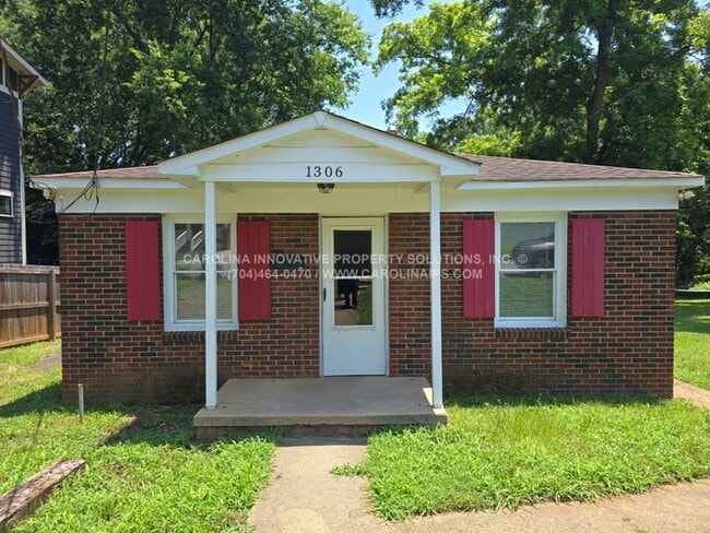 Primary Photo - 1306 Fairmont St