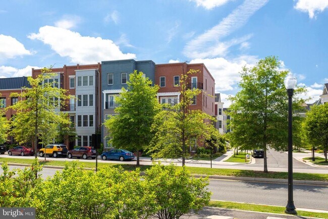 Building Photo - 737 Diamond Ave