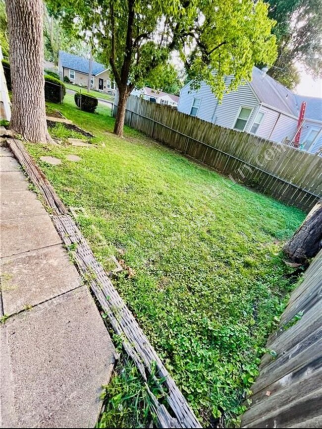 Building Photo - Charming 3 Bed 2 Bath Home-Coming SOON!