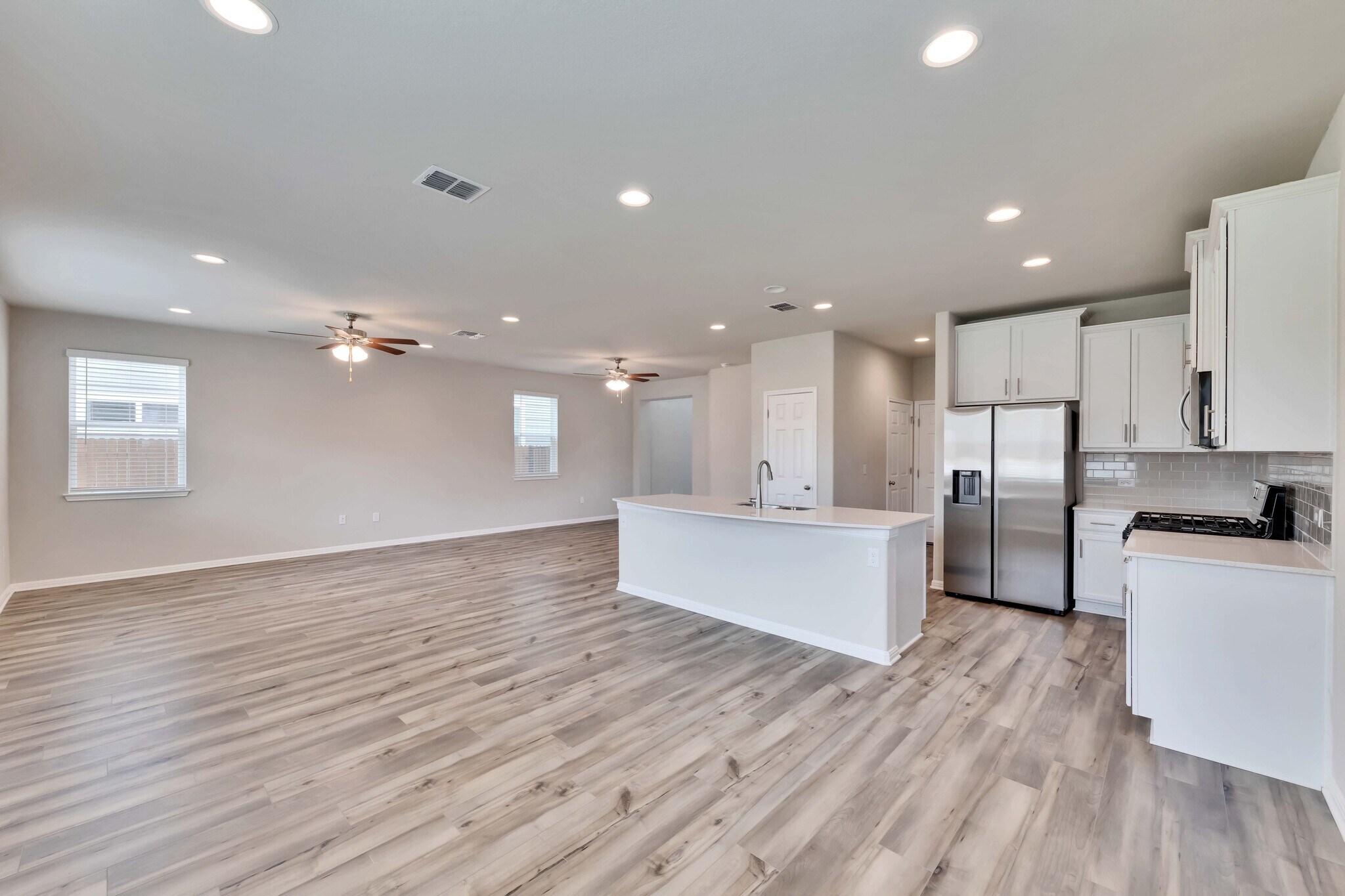 Building Photo - 10811 Sentinel Dr