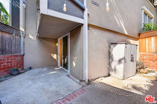 Building Photo - 6305 Green Valley Cir