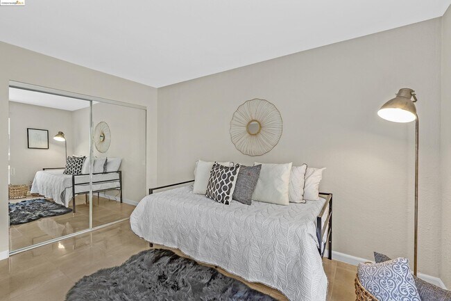 Building Photo - 66 Fairmount Ave