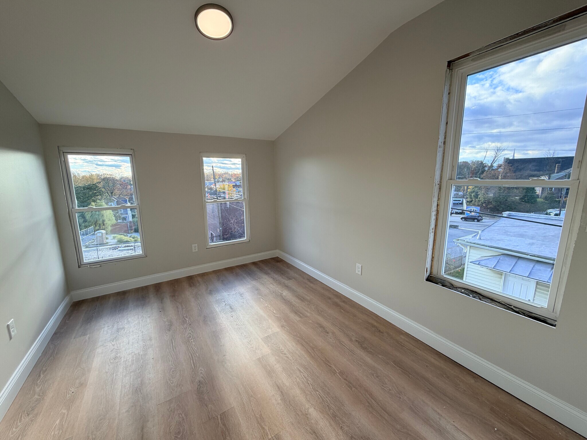 Bedroom 2 - 3 E Overlea Ave