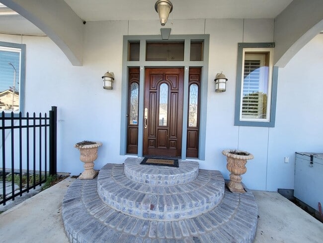 Building Photo - 2014 Vista Ridge Dr