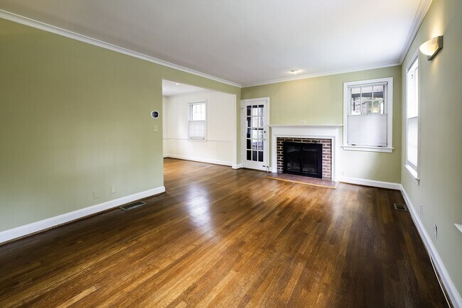 Building Photo - NW DC - Timeless Elegance Meets Modern Comfort in AU Park (with Pool!)