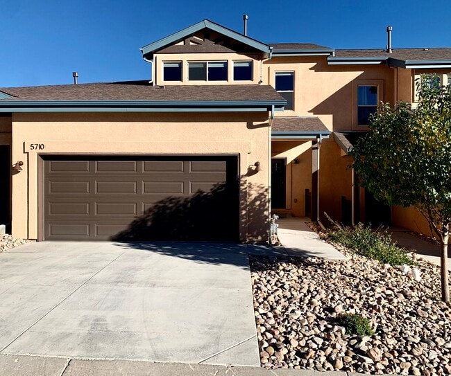 Primary Photo - * Rare Find* Luxurious 3 Bedroom Modern-Rustic Townhome in Mountain Shadows