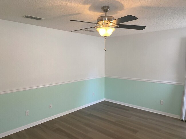 Building Photo - Beautiful Home Located In Tavares
