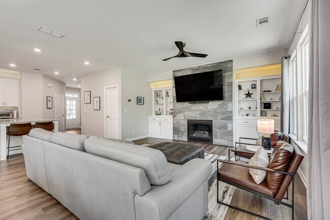 Building Photo - Bright, Modern, Spacious 4bd/3ba Home in Prime Scottdale Location