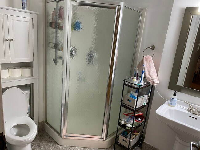 Building Photo - HOT NORTH END LISTING!!!!