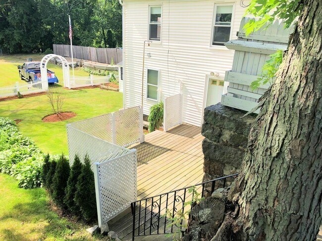 Building Photo - 561 Willard St