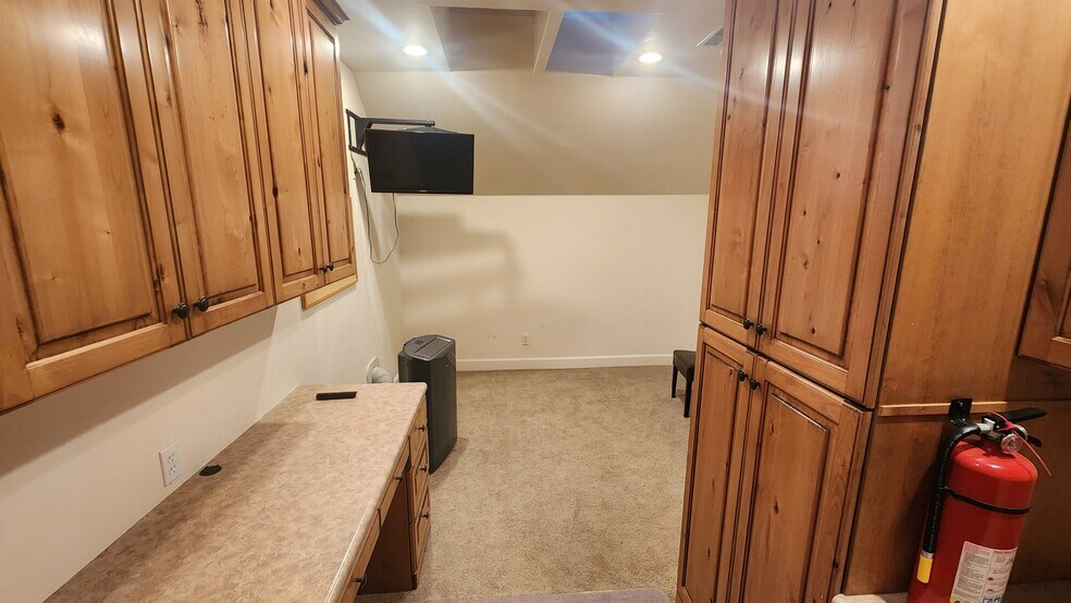 Building Photo - 77 W Village Ct