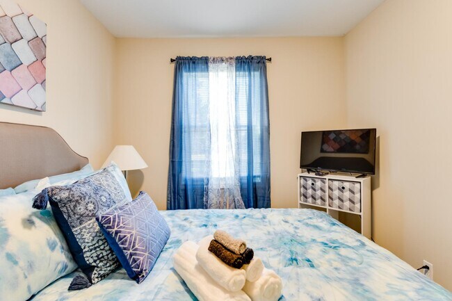 Building Photo - 407 N 3 1/2 Ave