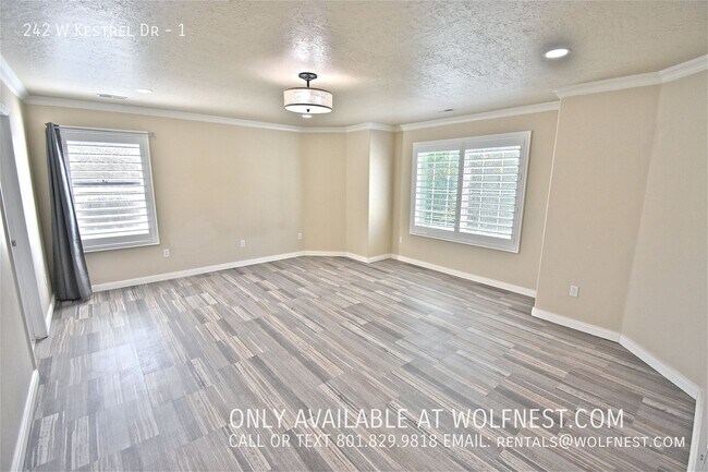 Building Photo - 242 Kestrel Dr