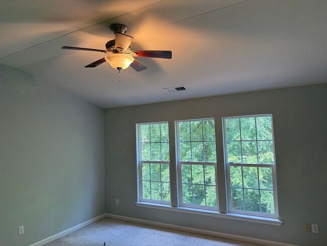 Building Photo - Beautiful Ballantyne townhome in a great L...