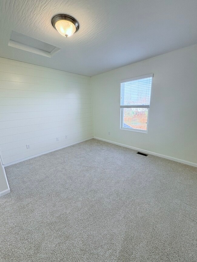 Building Photo - Charming 3BR 2.5BA w/ Pond-View Patio • Fireplace • Loft in Blacklick