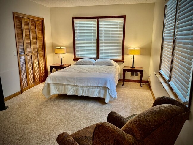 Building Photo - SHORT TERM AVAILABLE [Shandon]