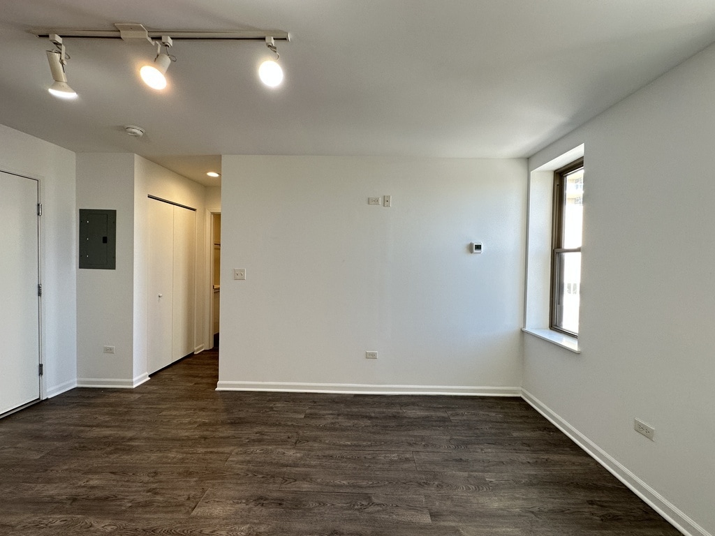 Building Photo - 940 W Winona St