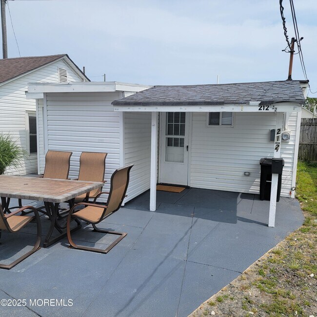 Primary Photo - 202 1/2 16th Ave