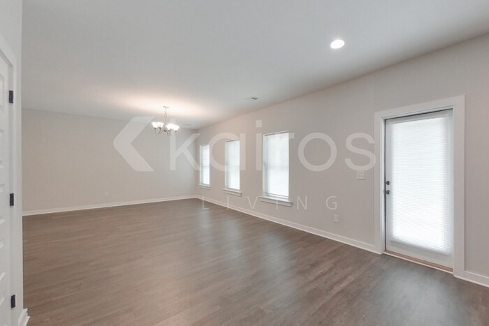 Building Photo - 471 White Oak Cir